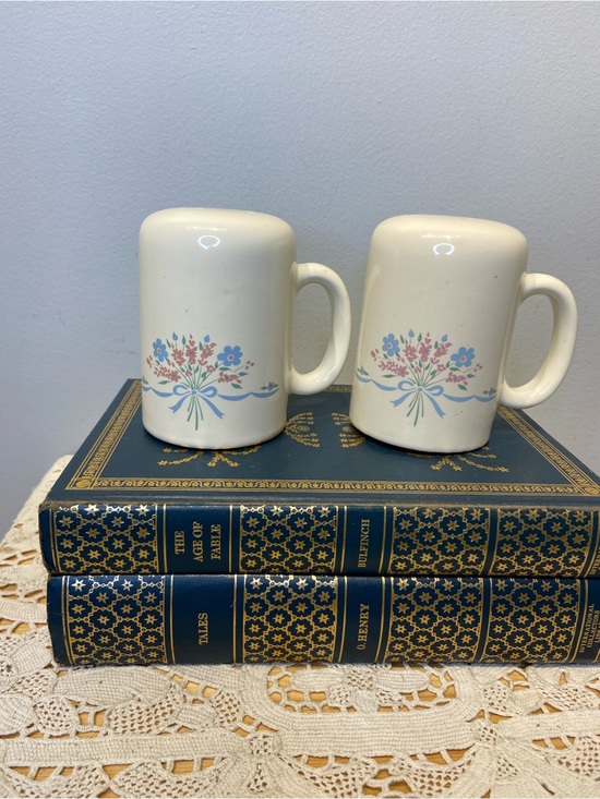 Other - Vintage Ceramic Cottagecore Salt and Pepper